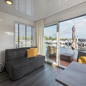Vakantiehuis Boatlodge Antigua Maastricht